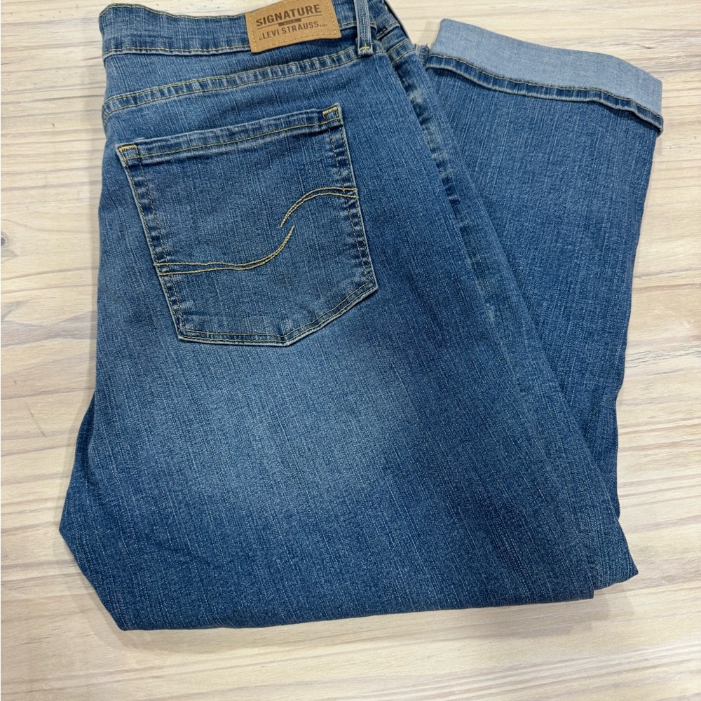 Signature by Levi Strauss Women’s Blue Cropped Ankle Jeans
